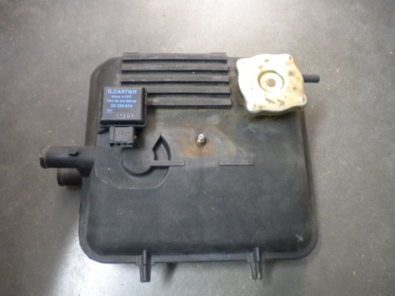 Vaschetta srebatoio liquido radiatore Fiat Ulysse del 1996 con tappo e sensore livello, usata.