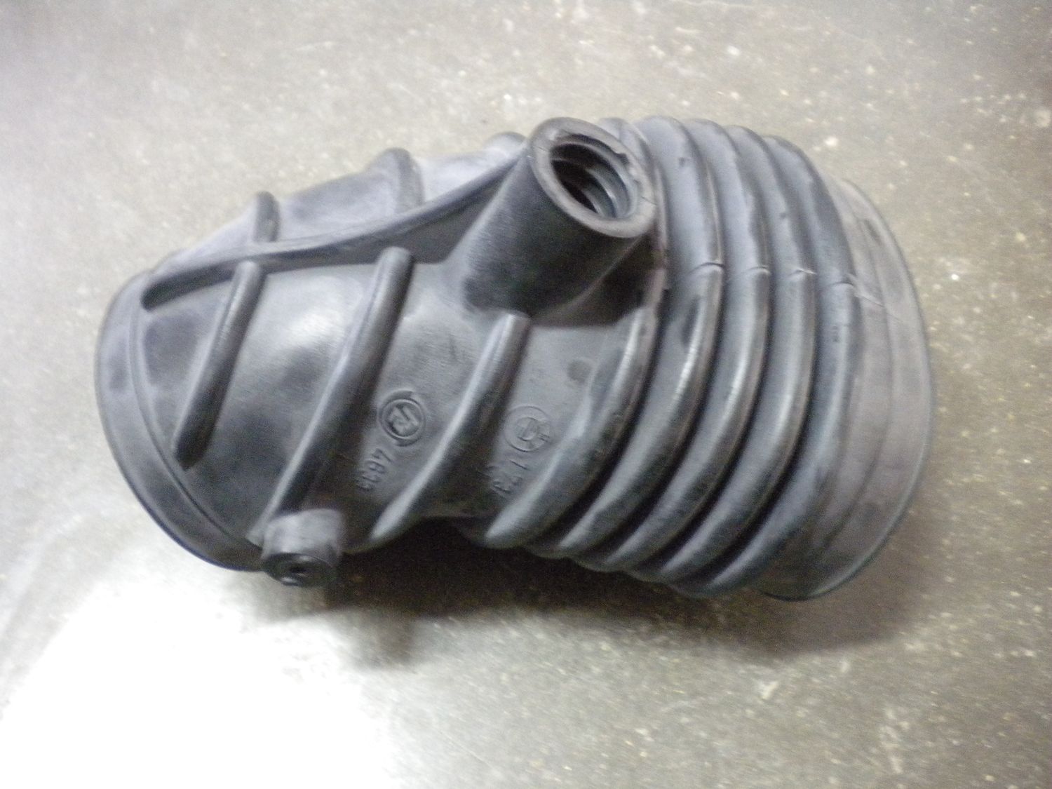 Manicotto flessibile aspirazione BMW serie 3 codice 1734258, nuovo. Manicotto flessibile aspirazione BMW serie 3 codice 1734258, nuovo.