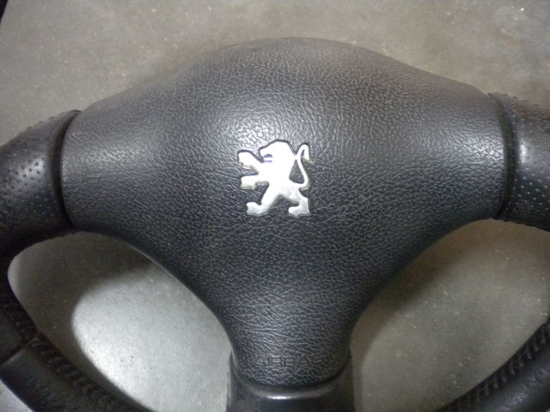 Airbag volante Peugeot 206 usato.
