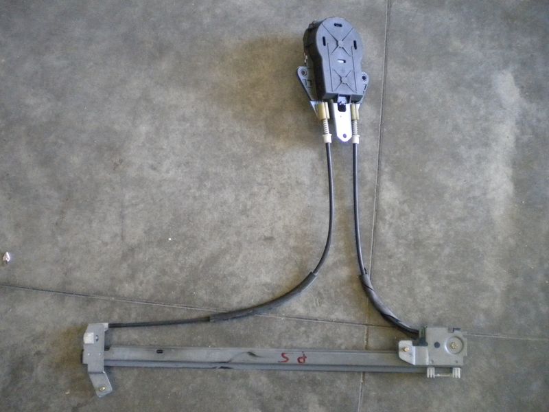 Alzavetro manuale posteriore sinistro Fiat Ulysse del 1996, usato.