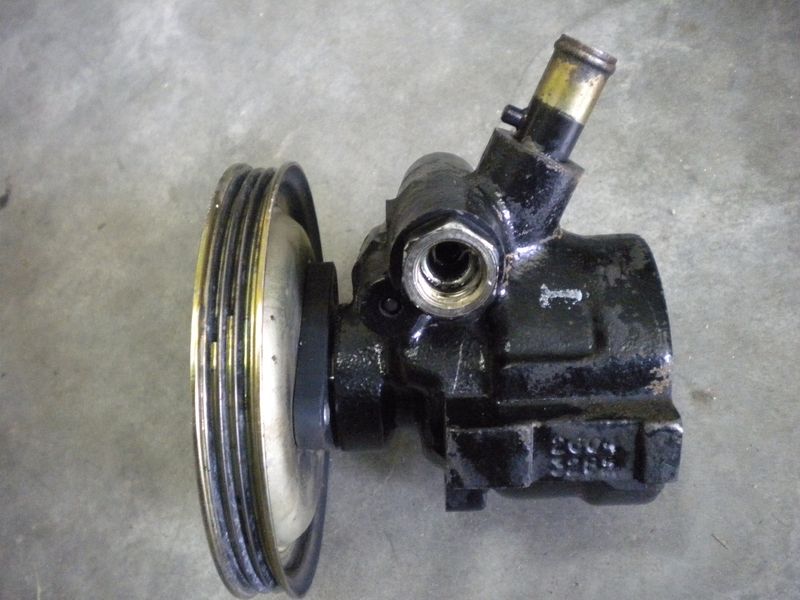 Pompa idroguida servosterzo per Fiat Punto (176) 1.200 codice 26043285, usata.