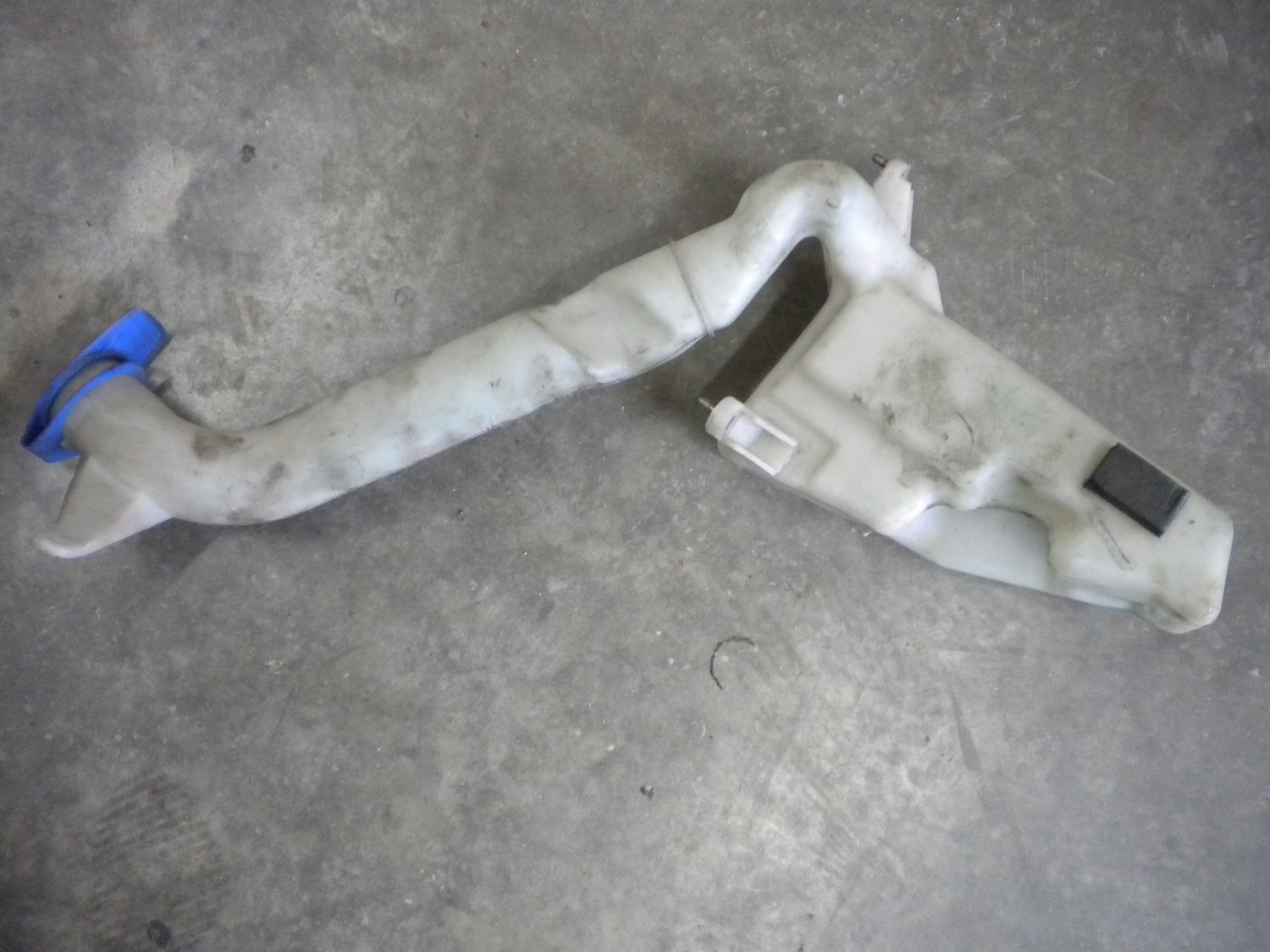 Vaschetta liquido tergicristallo per Volkswagen Polo codice 6Q0 955 453 N/P, usata.