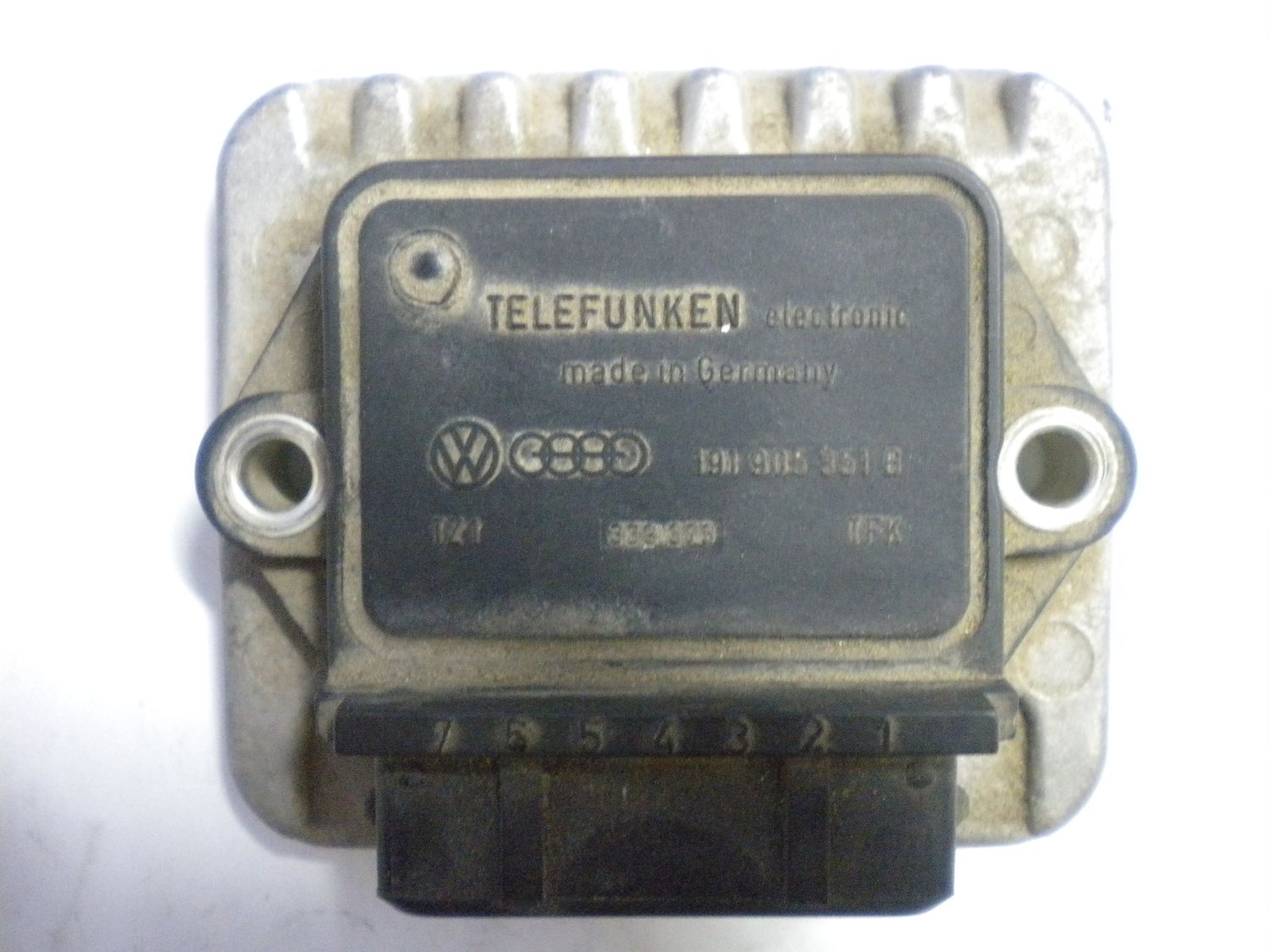 Modulo accensione Volkswagen/Audi codice 191905351B, usato. Modulo accensione Volkswagen/Audi codice 191905351B, usato.
