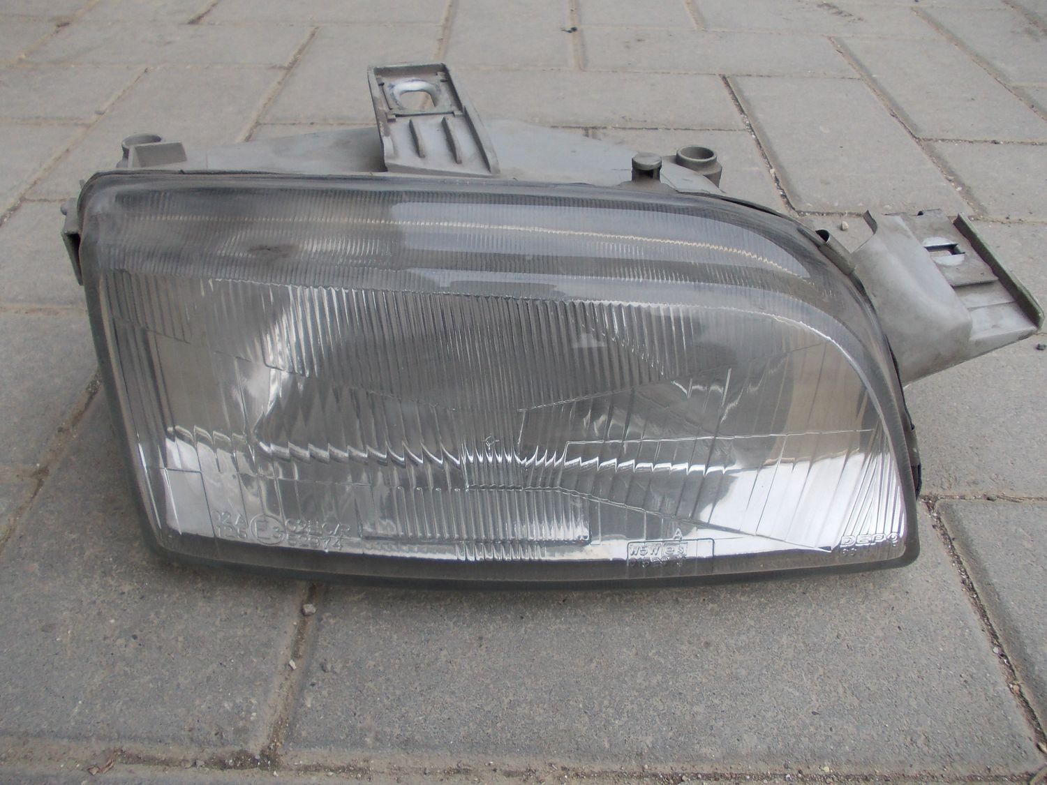 Faro fanale anteriore destro per Fiat Punto 176 usato.