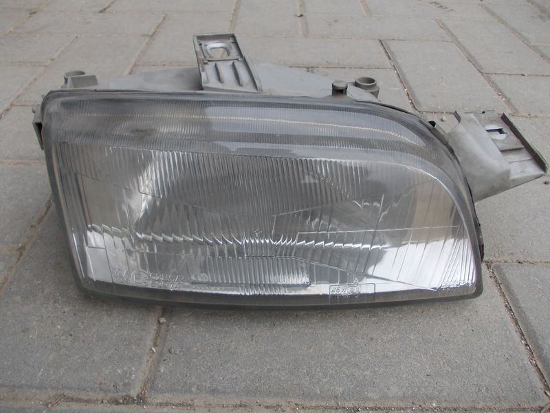Faro fanale anteriore destro per Fiat Punto 176 usato.
