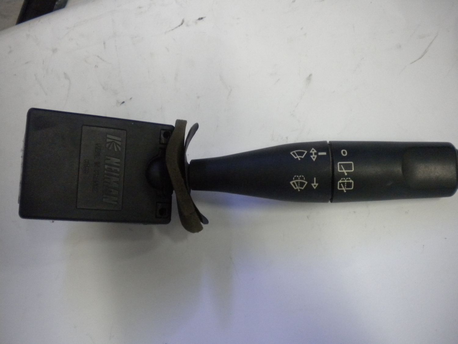 Devioluci leva comando tergicristallo per Peugeot 206 e 106 codice 96049597ZL, usata. Devioluci leva comando tergicristallo per Peugeot 206 e 106 codice 96049597ZL, usata.