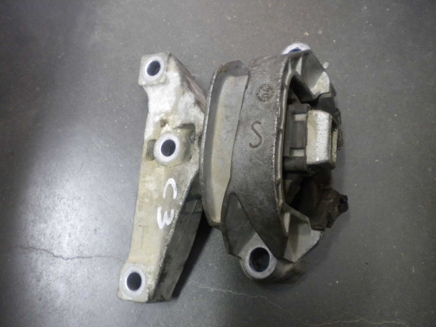 Supporto motore per Citroen C3 1.100 del 2005, usato.
