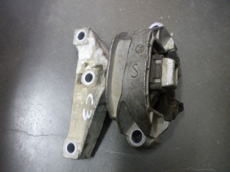 Supporto motore per Citroen C3 1.100 del 2005, usato.
