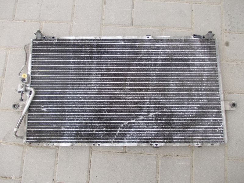 Radiatore Aria Condizionata Kia Carnival 2.9 CDI anno 2002 usato.