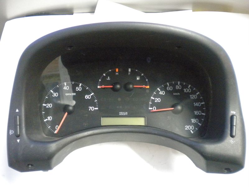 Quadro strumenti con cornice cruscotto per Fiat Punto (188) seconda serie, usato.