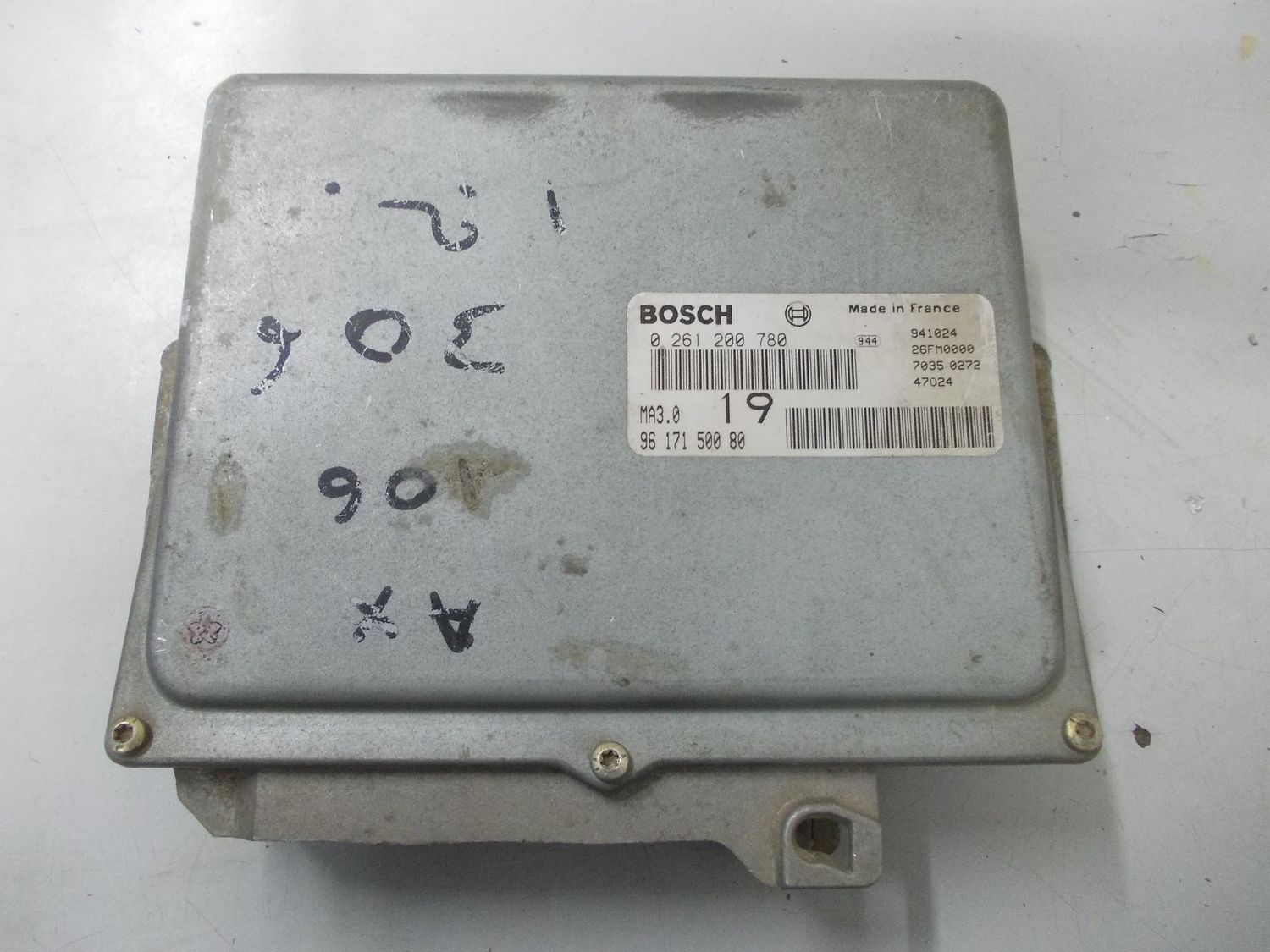 Centralina motore bosch 0261200780 - MA3.0 - 19 per Peugeot 106 1.0i e Citroen AX 1.0i, usata.