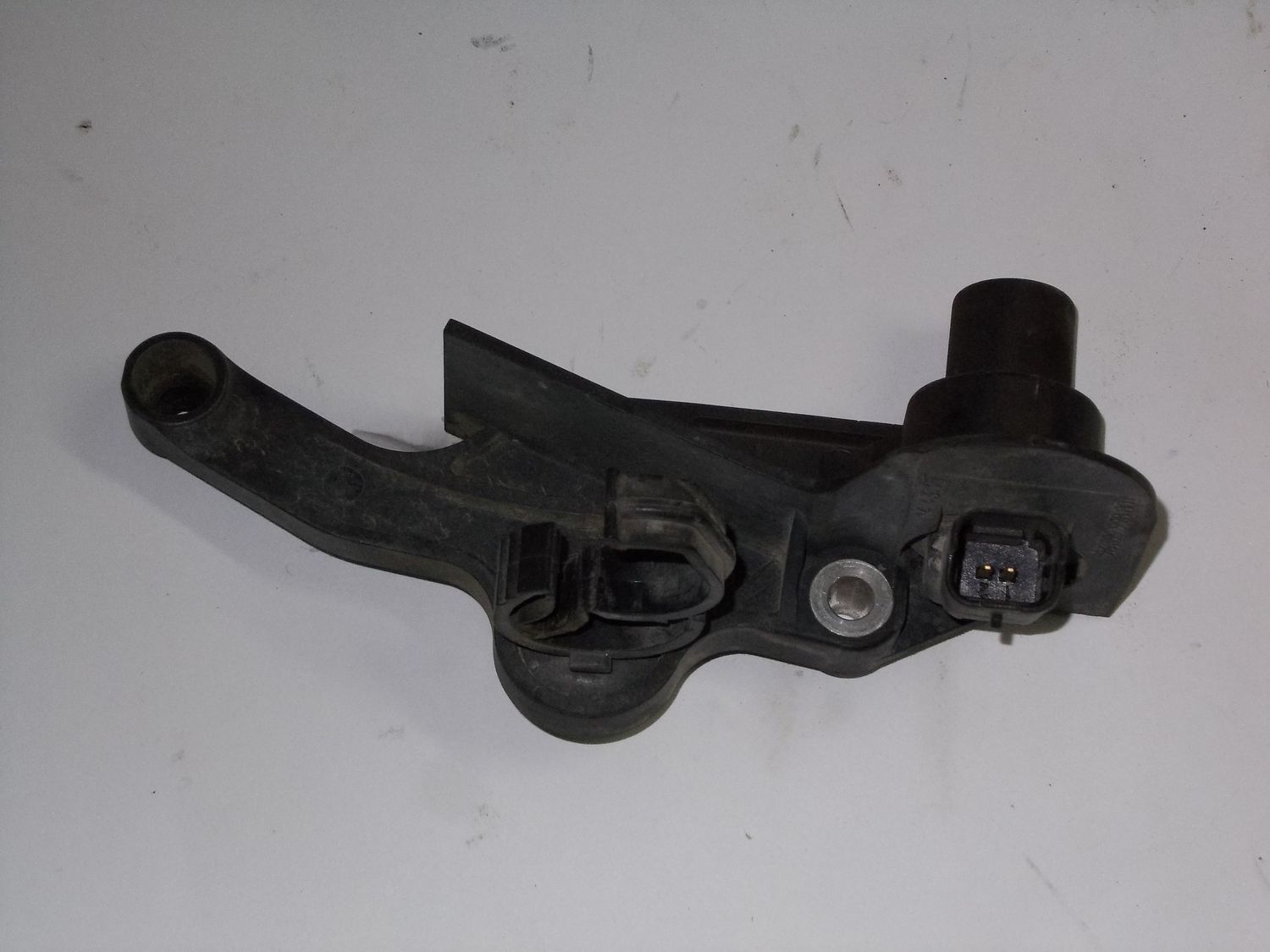 Sensore di giri Peugeot e Citroen codice 9639999880 usato.