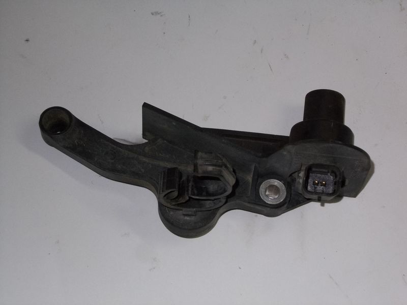 Sensore di giri Peugeot e Citroen codice 9639999880 usato.