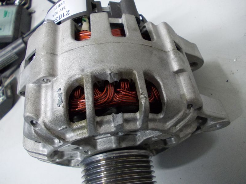 Alternatore Messmer 210347 per vetture Peugeot e Citroen seminuovo.