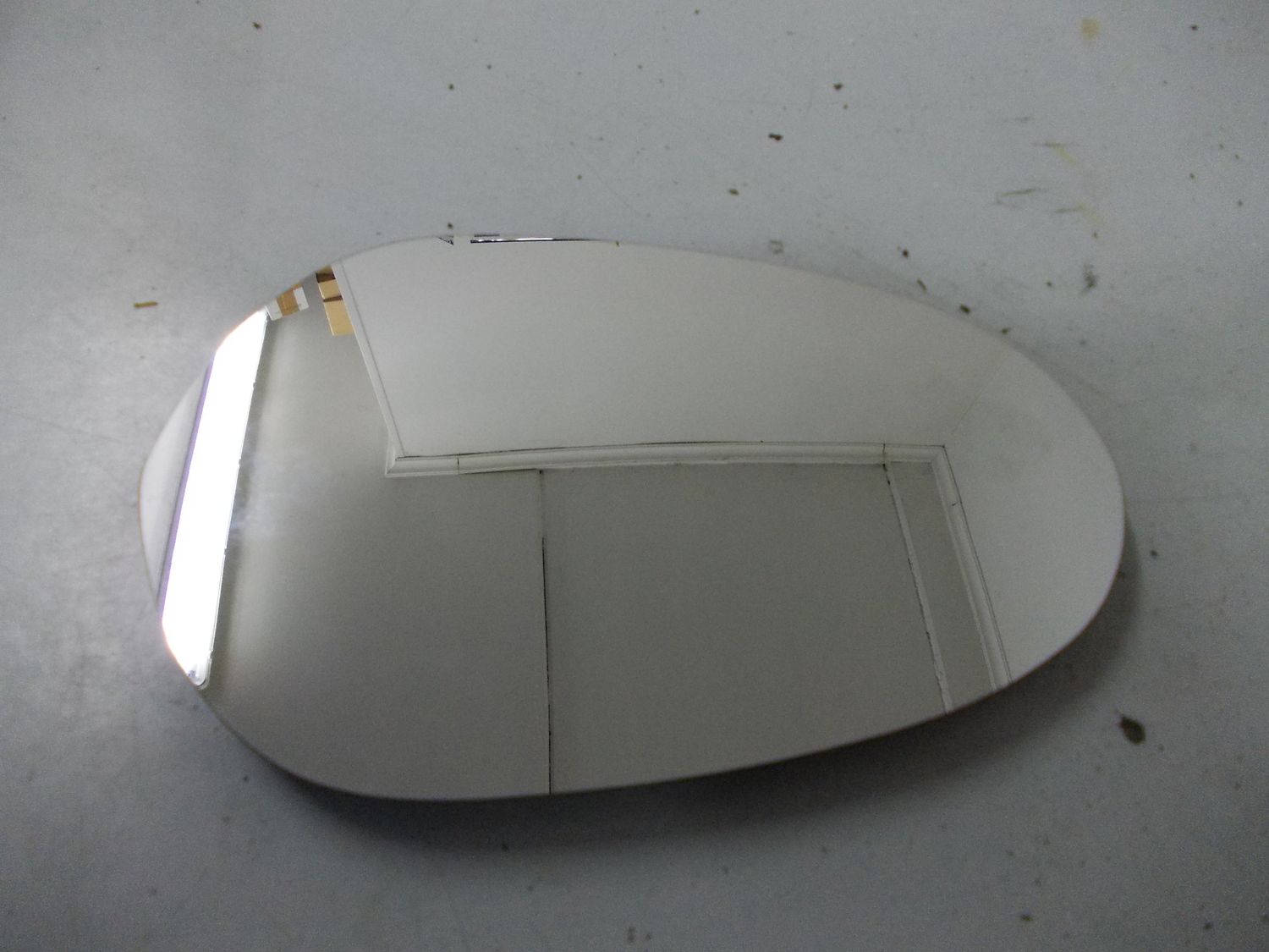 Vetro per specchio retrovisore destro elettrico per Lancia Y codice 71734083 nuovo. Vetro per specchio retrovisore destro elettrico per Lancia Y codice 71734083 nuovo.