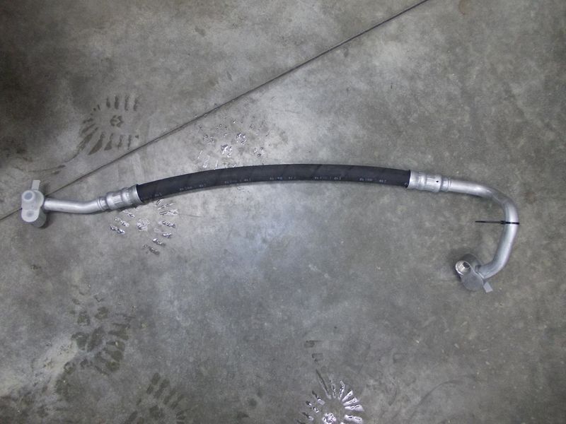 Tubo aria condizionata raccordo dal compressore al radiatore aria condizionata Golf 5 codice 1K0820721.