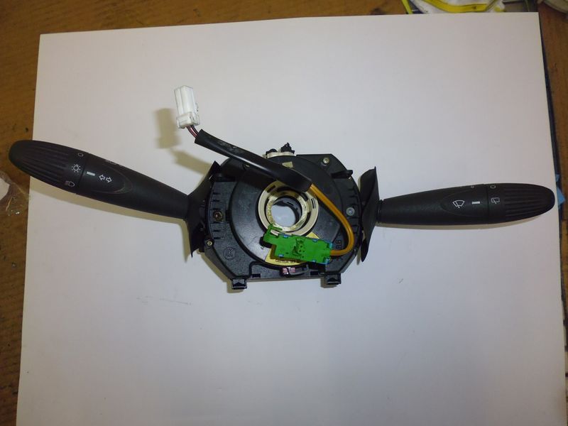 Devioluci con contatto spiralato per Fiat Punto 188 e 188 Restyling usato in buono stato.
