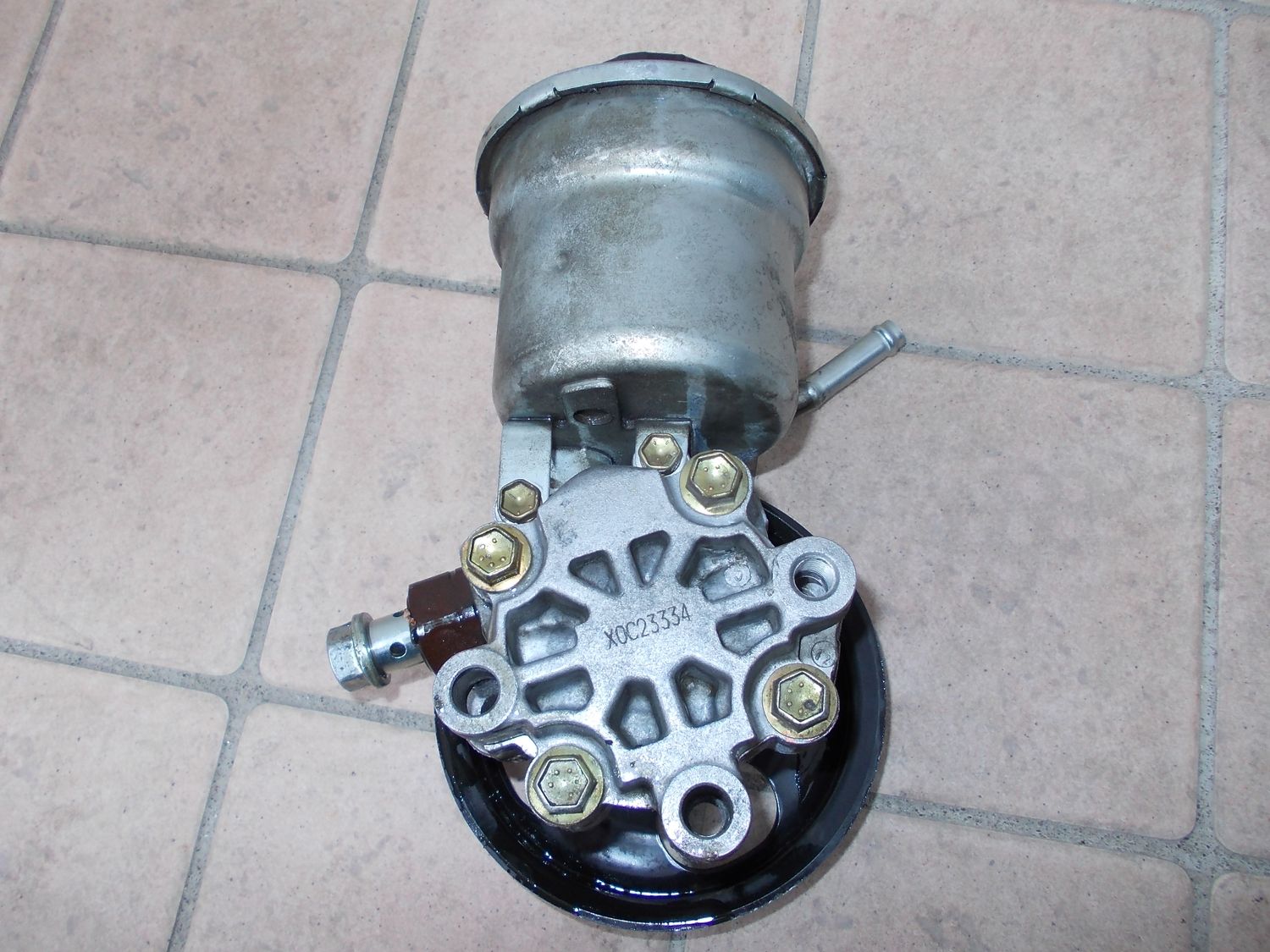 Pompa idroguida servosterzo Toyota Yaris usata.