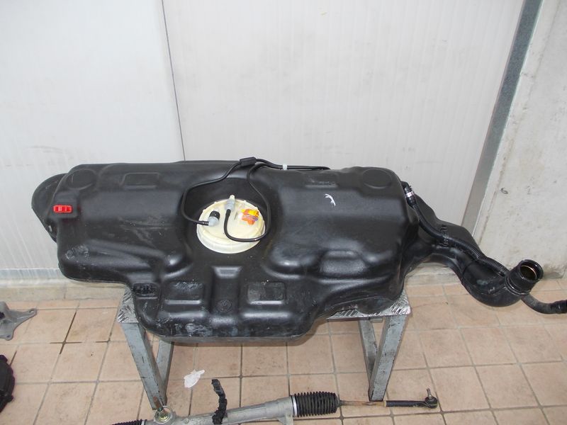 Serbatoio completo di pompa per Fiat Punto 1900 cc JTD modello 188, usato.