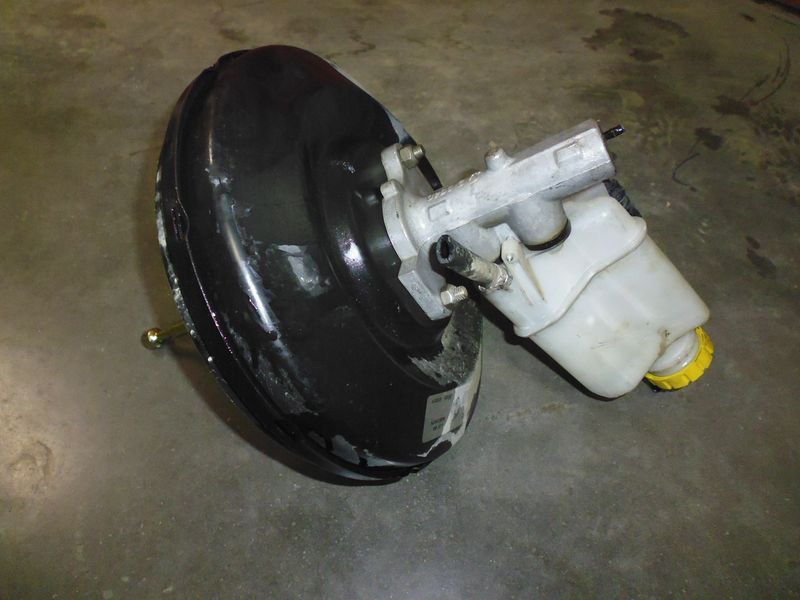 Servofreno completo di pompa e serbatoio per Alfa Romeo 147 1.6 16v del 2002, usato.