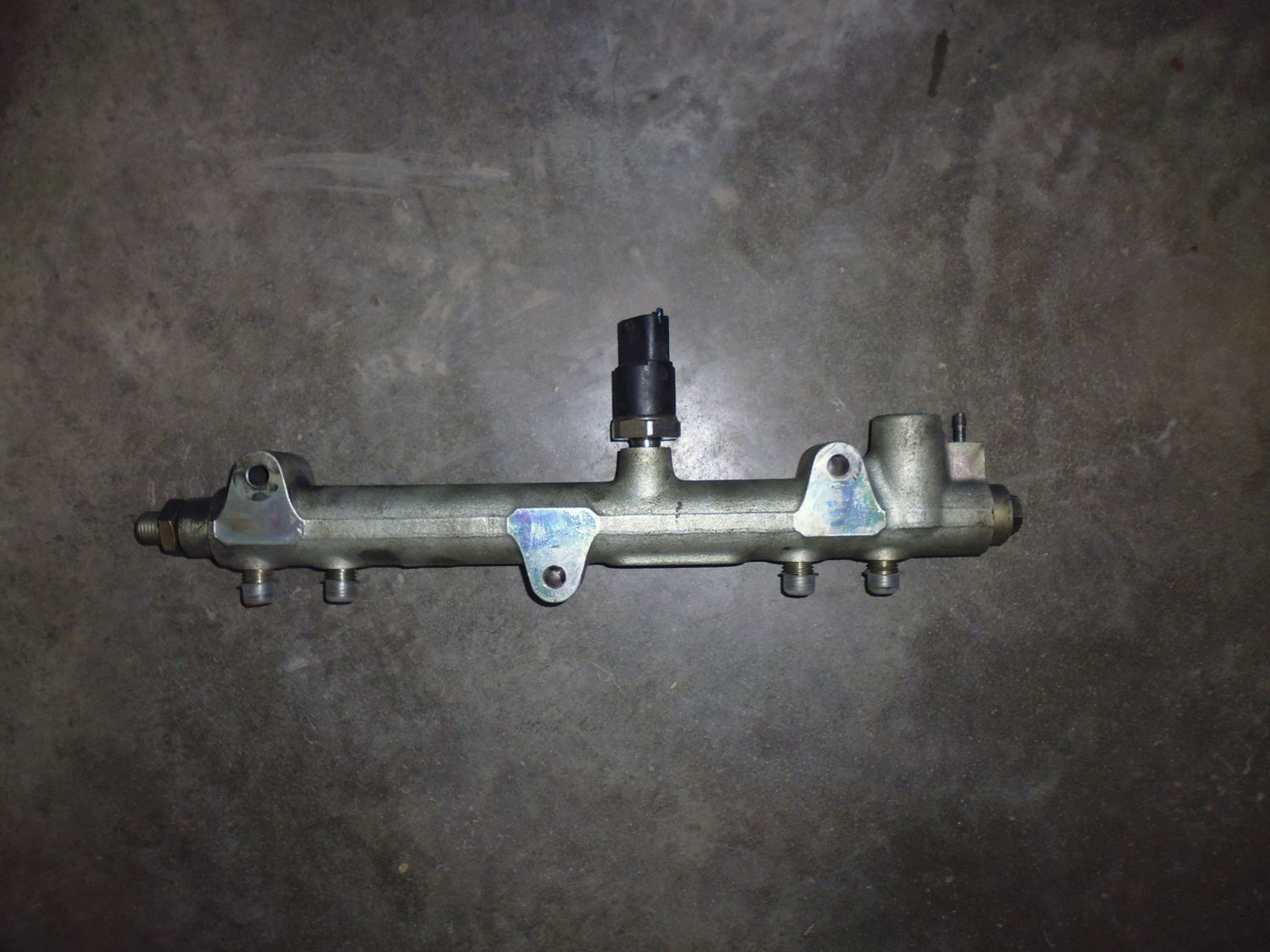 Flauto common rail Bosch 0445214023 per Chrysler Voyager 2.5 CRD, usato. Flauto common rail Bosch 0445214023 per Chrysler Voyager 2.5 CRD, usato.