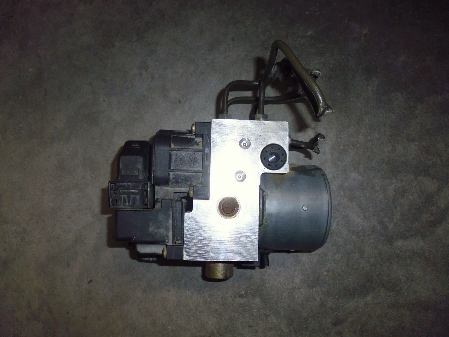 Pompa ABS con centralina per Opel Astra 2.0 CDTI del 1998 codice Bosch 0273004209 0265216461. Usato.