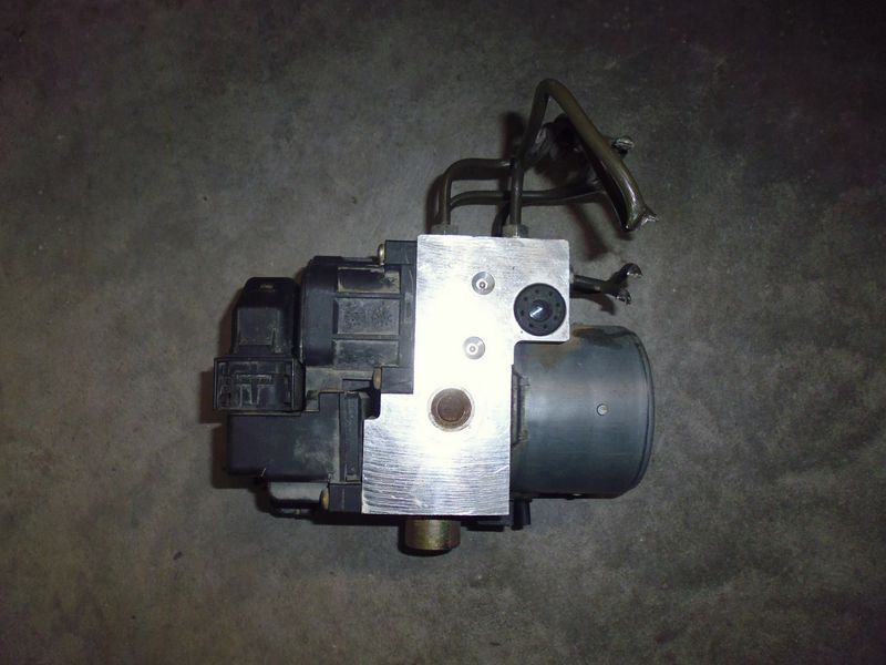 Pompa ABS con centralina per Opel Astra 2.0 CDTI del 1998 codice Bosch 0273004209 0265216461. Usato.
