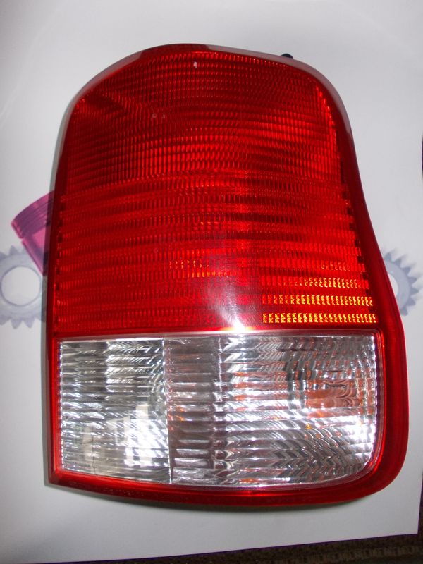 Faro fanale posteriore destro kia Carnival 2900 TD del 2002 usato.