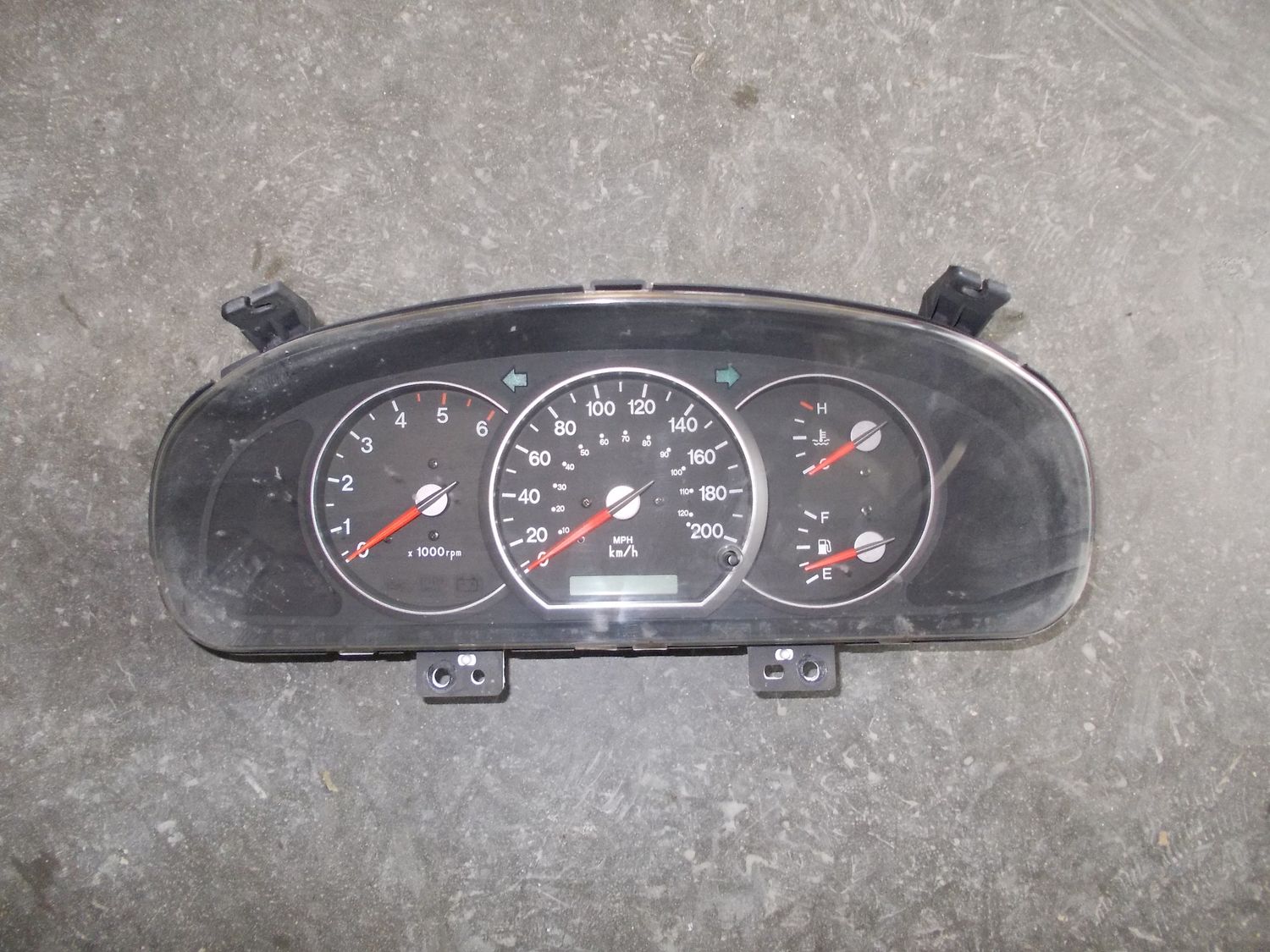 Plastiche varie per interni Kia Carnival - portaoggetti - maniglie - cruscotto - posacenere - consolle centrale - luci cortesia Plastiche varie per interni Kia Carnival - portaoggetti - maniglie - cruscotto - posacenere - consolle centrale - luci cortesia