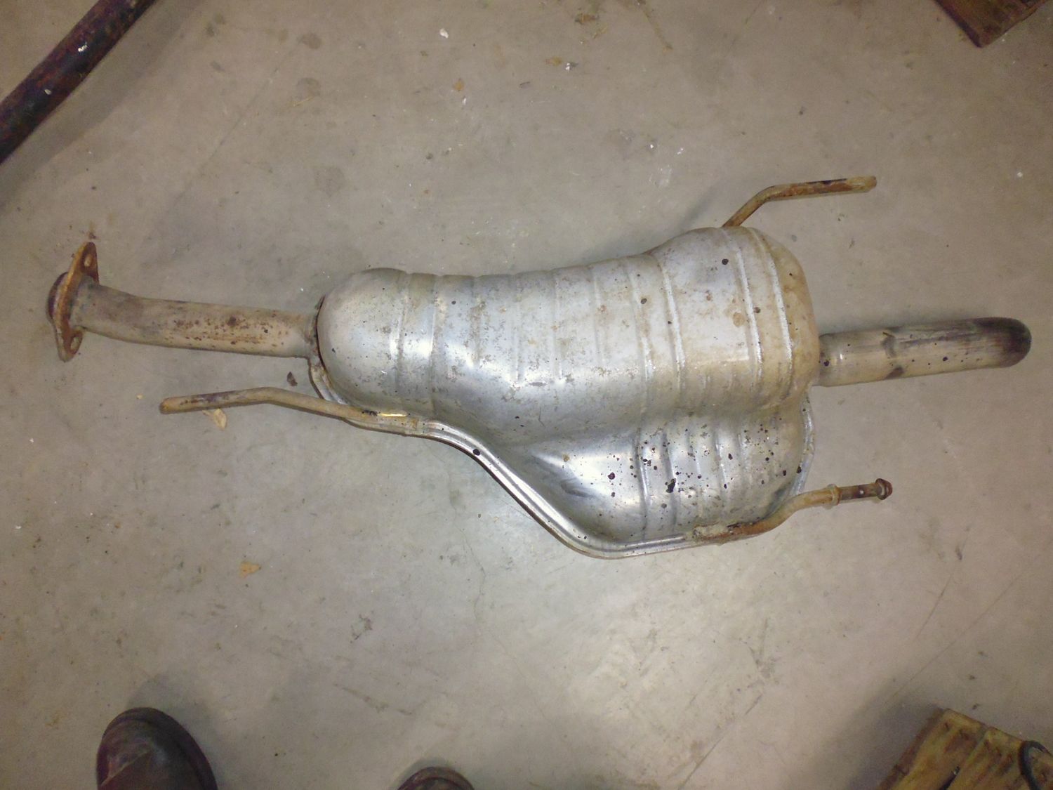 Marmitta scarico terminale per Alfa Romeo 147 1.6 del 2002 usata.