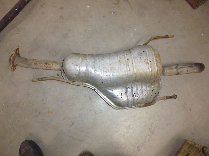 Marmitta scarico terminale per Alfa Romeo 147 1.6 del 2002 usata.