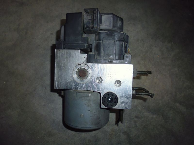 Pompa ABS con centralina per Renault Megane 1.9 dTI codice Bosch 0273004395 0265216680. Usata.