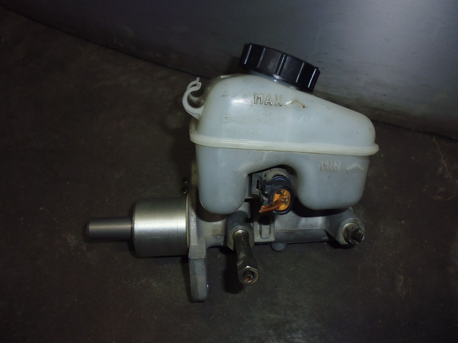 Pompa freni completa di vaschetta per Opel Astra 2.0 CDTI del 1998 codice Delphi 5571 e Lucas 2014. Usato.