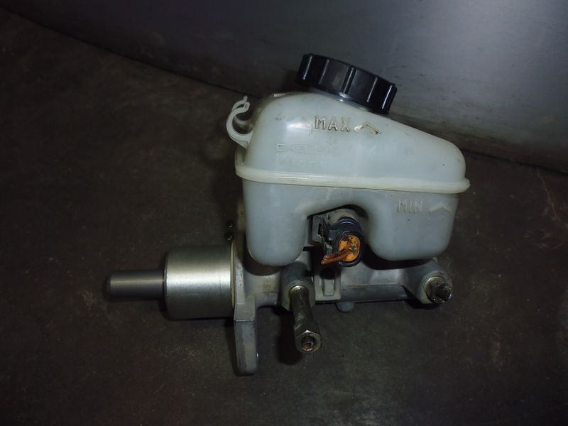 Pompa freni completa di vaschetta per Opel Astra 2.0 CDTI del 1998 codice Delphi 5571 e Lucas 2014. Usato.