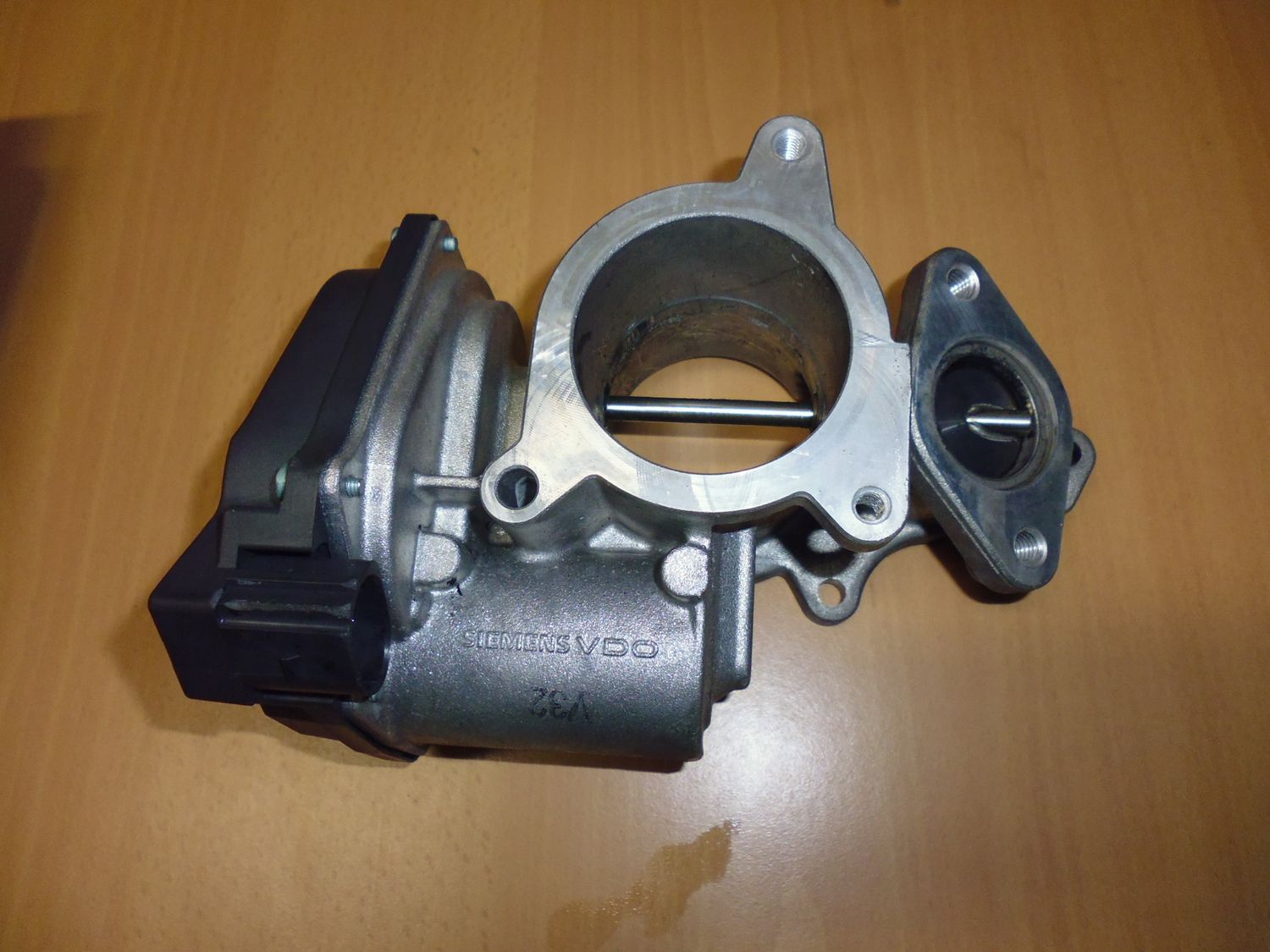 Valvola EGR 03G131501R per Audi 2.0 TDI usata.