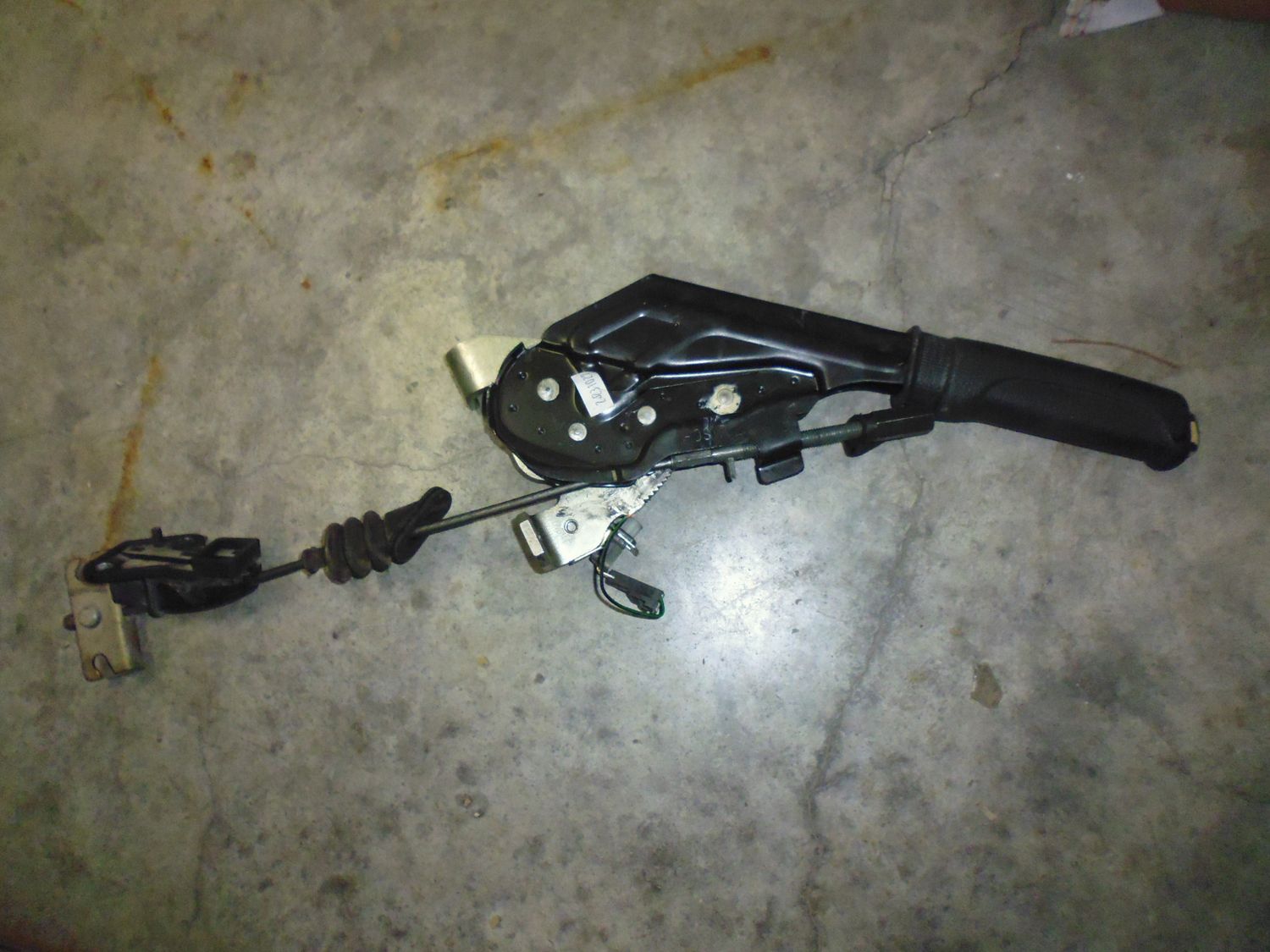 Freno a mano leva freno stazionamento per Alfa Romeo 147 1.6 del 2002, usata. Freno a mano leva freno stazionamento per Alfa Romeo 147 1.6 del 2002, usata.