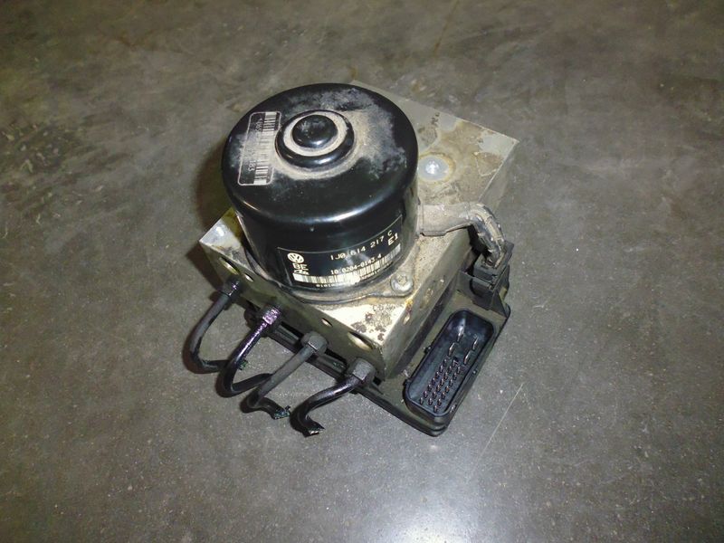 Pompa ABS con centralina codice 1J0907379H per Volkswagen Golf 4 1.8 benzina 20v usata.