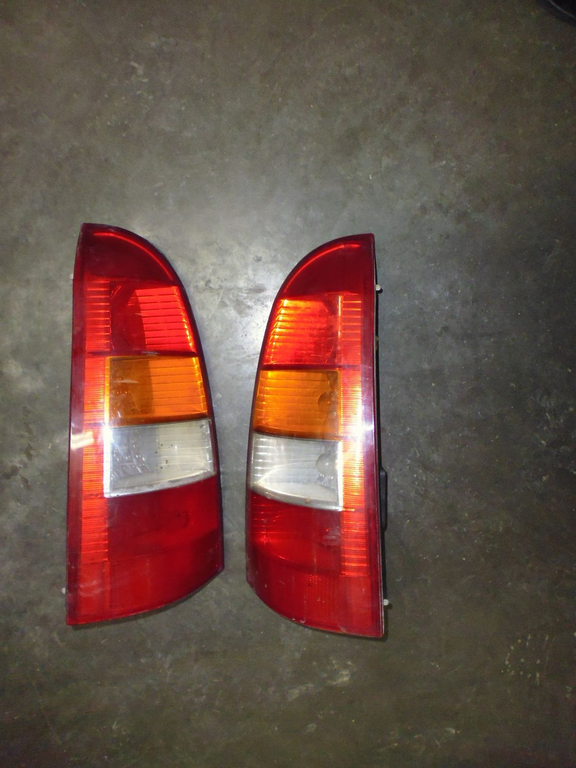 Fari posteriori Opel Astra 2.0 CDTI del 1998, usati.