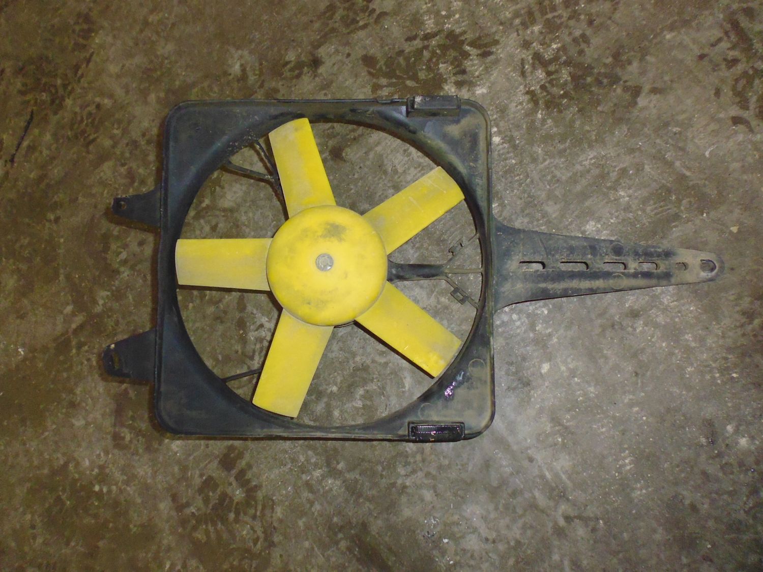 Elettroventola raffreddamento motore per Lancia Prisma 1.3 del 1986 usata.