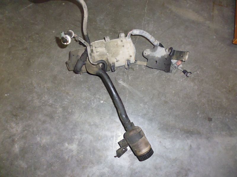 Idroguida con serbatoio olio per Citroen Saxo 1.5 diesel del 1997 usata.
