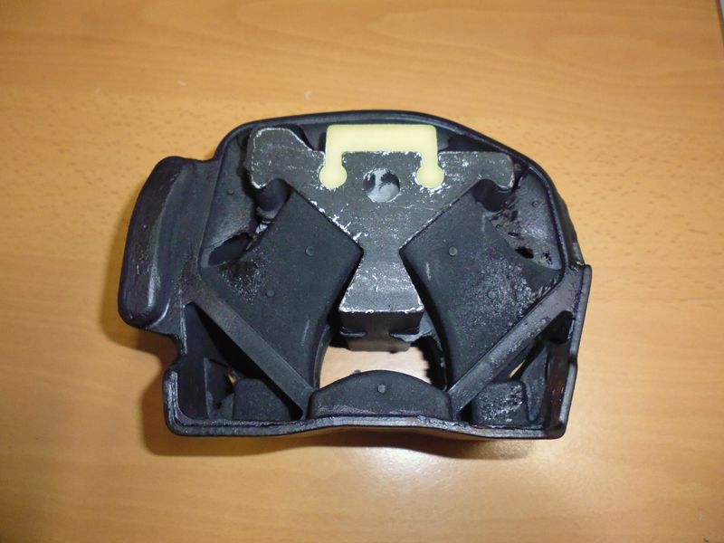 Supporto elastico per Mercedes Vito codice A6382411413. Nuovo.