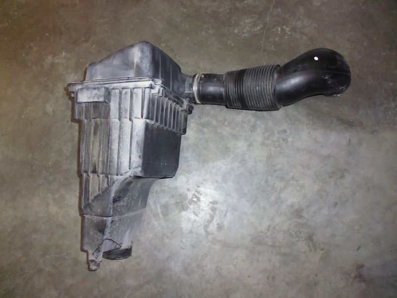 Scatola filtro aria per Peugeot 206 1.4 benzina prima serie usato.