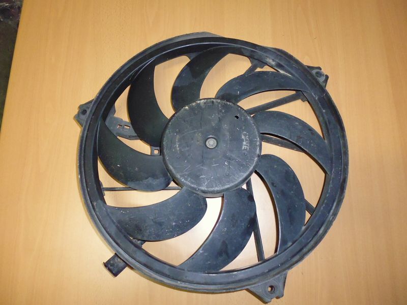 Elettroventola radiatore raffreddamento motore per Pugeot 206 1.4 benzina, usata.