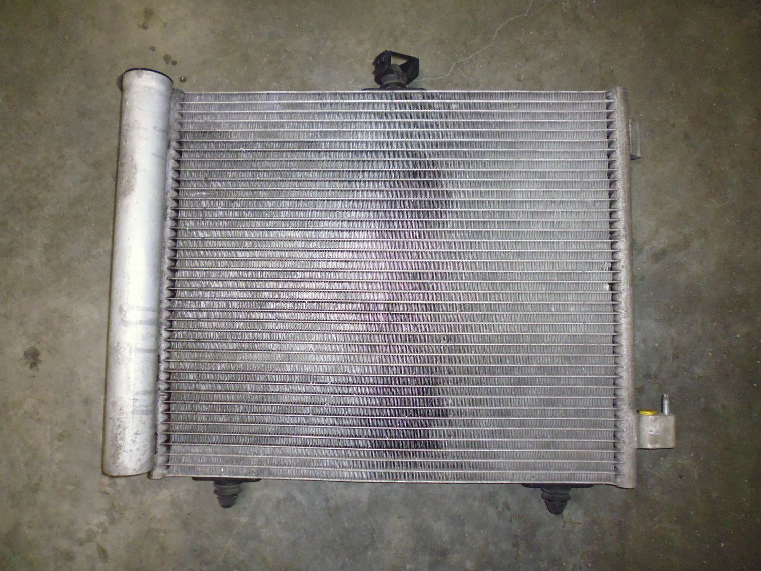 Radiatore aria condizionata per Citroen C2 1.4 HDI del 2004 usato. Radiatore aria condizionata per Citroen C2 1.4 HDI del 2004 usato.