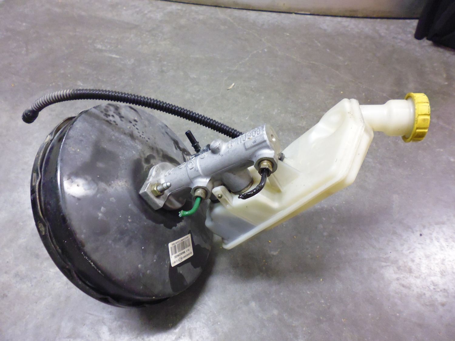 Servofreno con pompa e serbatoio olio per Citroen C2 1.4 HDI del 2004 usato. Servofreno con pompa e serbatoio olio per Citroen C2 1.4 HDI del 2004 usato.
