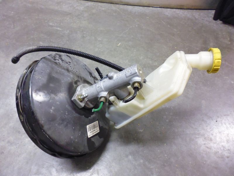 Servofreno con pompa e serbatoio olio per Citroen C2 1.4 HDI del 2004 usato.