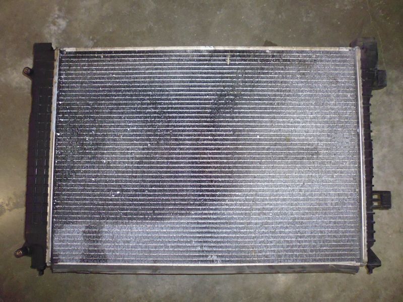 Radiatore raffreddamento motore Audi A6 Allroad 2.5 TDI del 2001 usato.
