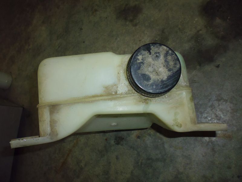 Vaschetta liquido tergicristalli Lancia Prisma 1.3 del 1986. Usato.