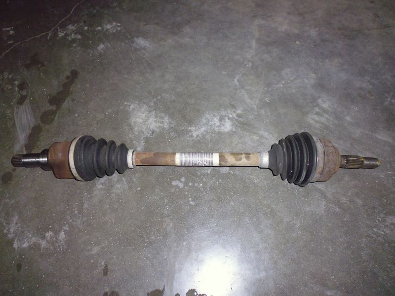 Semiasse sinistro con giunti per Citroen C2 1.4 HDI usato.
