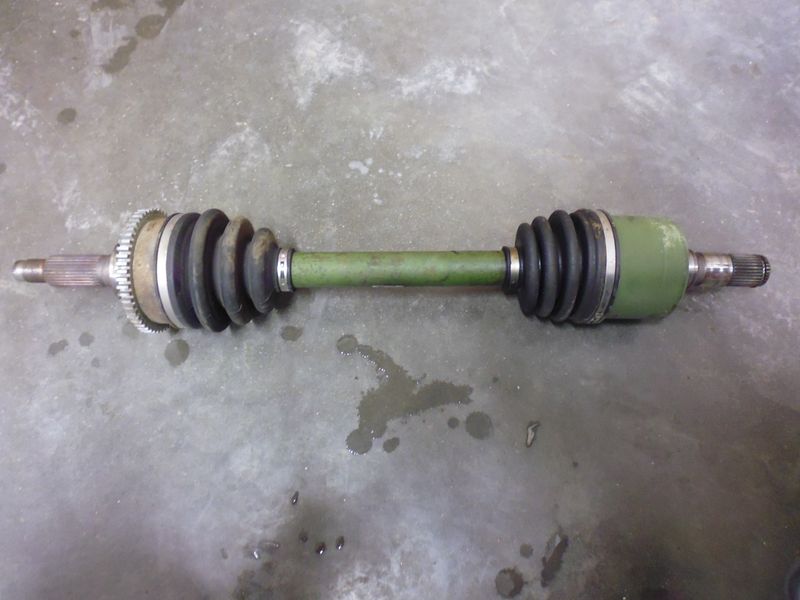 Semiasse sinistro Kia Carnival 2.9 CDRI usato.